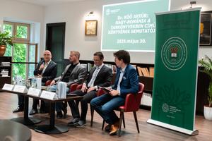 Köő Artúr Nagy-Románia a tankönyvekben könyvének bemutatója - NITK-9